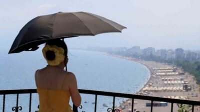 Antalya’da nem oranının yüzde 80 seviyelerini aşması ile sıcaktan bunalan