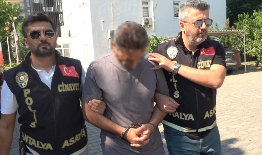 Antalya Havalimanı 2’nci Terminal otoparkında, görev yaptığı dönemden tanıdığı Gürcistan