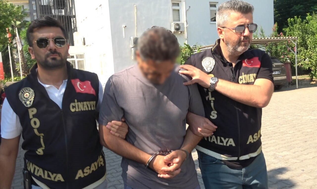 Antalya Havalimanı 2’nci Terminal otoparkında, görev yaptığı dönemden tanıdığı Gürcistan