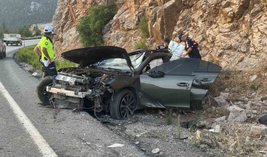 Tatil için geldikleri Antalya’dan eşinin kullandığı otomobil ile dönüş yolunda