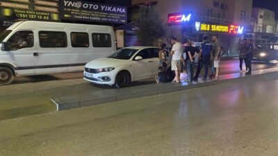 Antalya’nın Serik ilçesinde seyir halindeki otomobilin, ailesinin yanından fırlayıp aniden