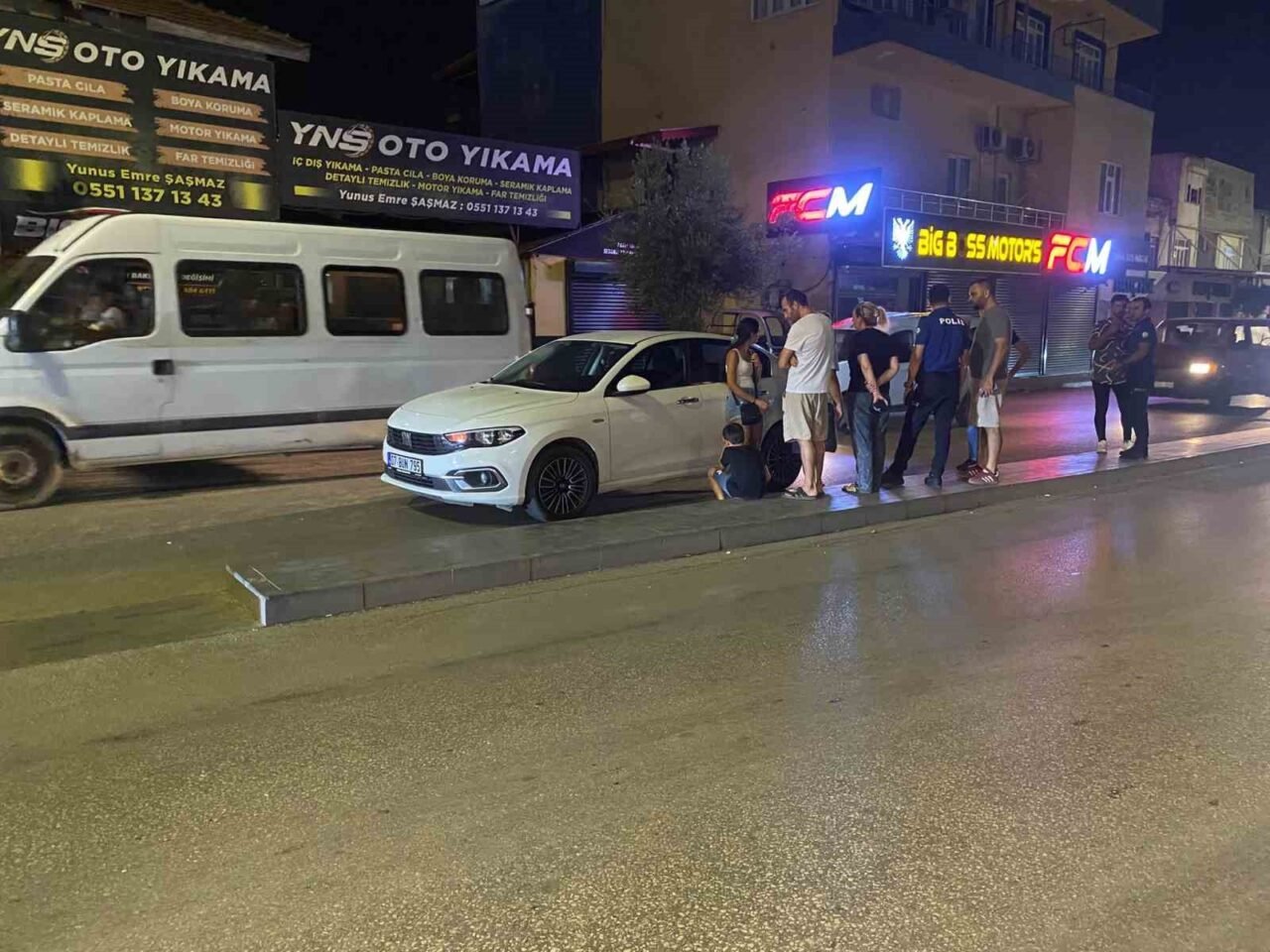 İşyeri bahçesinde mangal yakan ailenin aniden yola fırlayan 2 yaşındaki çocuğu ölümden döndü