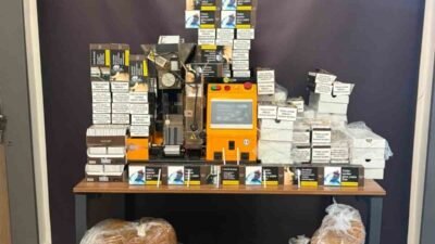 Antalya’da polis ekiplerince gerçekleştirilen kaçak tütün operasyonunda 2 şüpheli yakalandı.