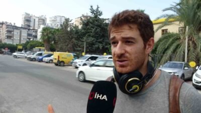Tatil için geldiği Antalya’da, PTT’ye ait araçların kaldırımı işgal ettiği