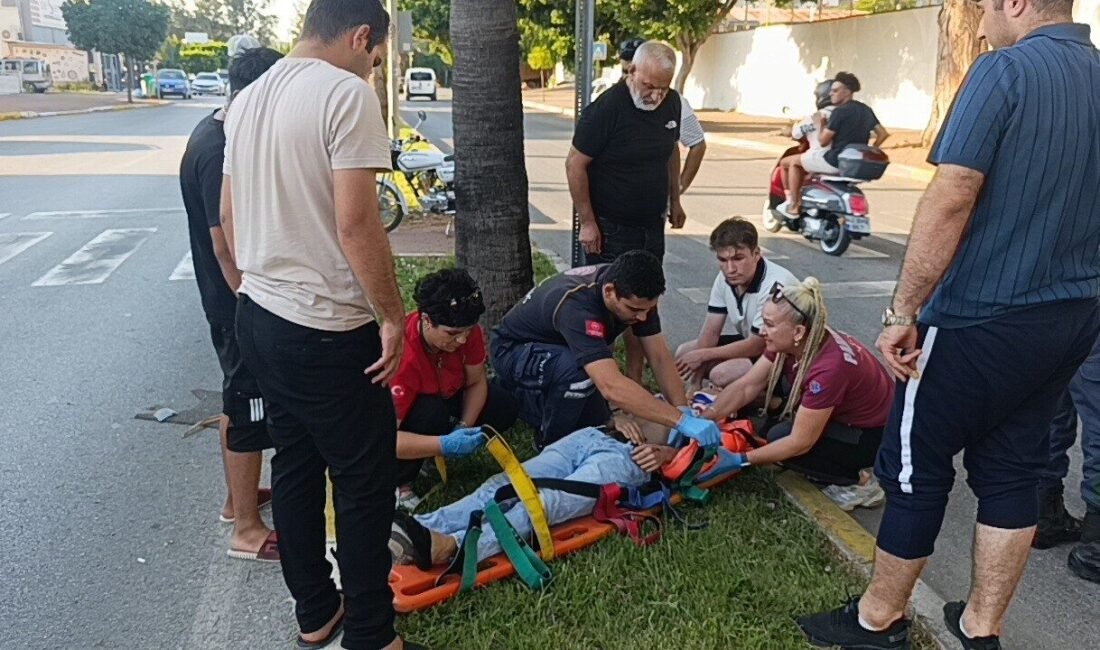 Antalya’nın Manavgat ilçesinde kasise hızlı giren motosikletli devrilerek sürüklendi. Yaralanan