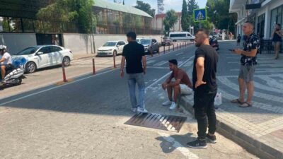 Antalya’nın Manavgat ilçesinde otomobil ile motosikletin çarpıştığı trafik kazasında motosiklet