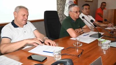 Kemer Belediyesi Ağustos ayı meclis toplantısında veteriner hizmetleri için yeni