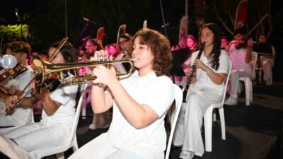 Kemer Belediye Başkanı Necati Topaloğlu öncülüğünde kurulan Kemer Belediyesi Cumhuriyet