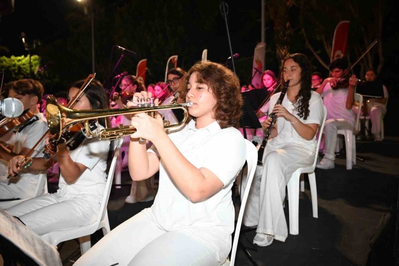 Kemer Belediye Başkanı Necati Topaloğlu öncülüğünde kurulan Kemer Belediyesi Cumhuriyet