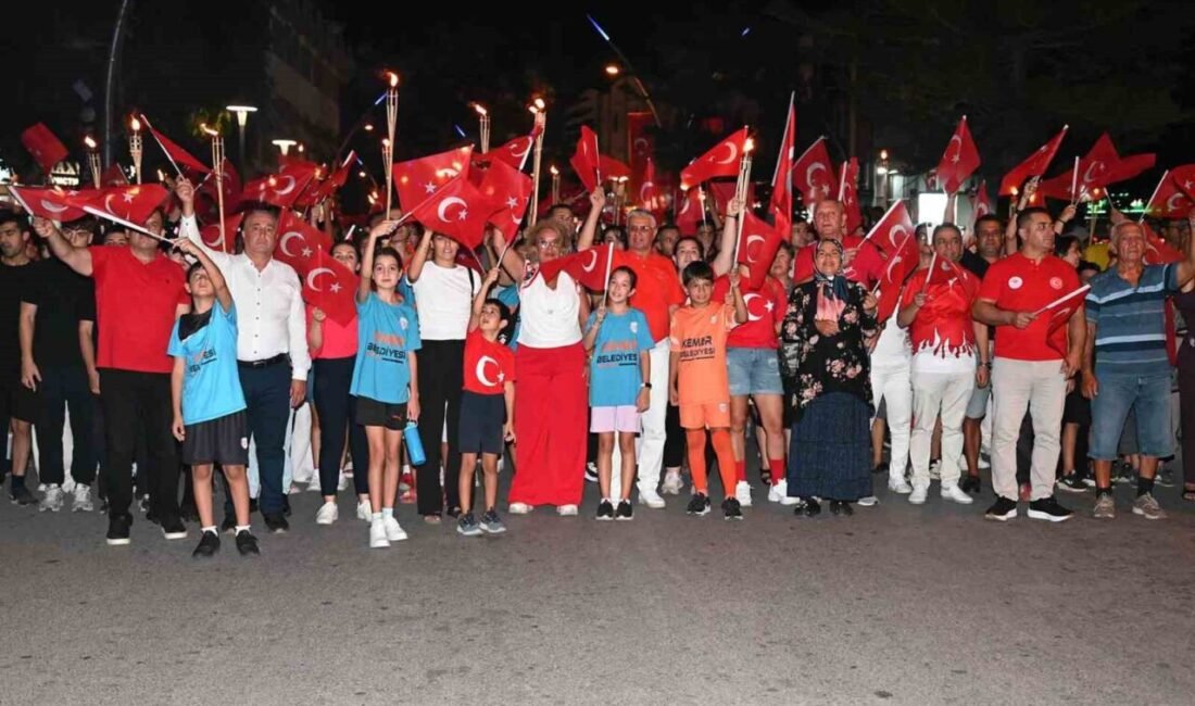 30 Ağustos Zafer Bayramı’nın 104. yıl dönümü dolayısıyla Kemer’de yüzlerce