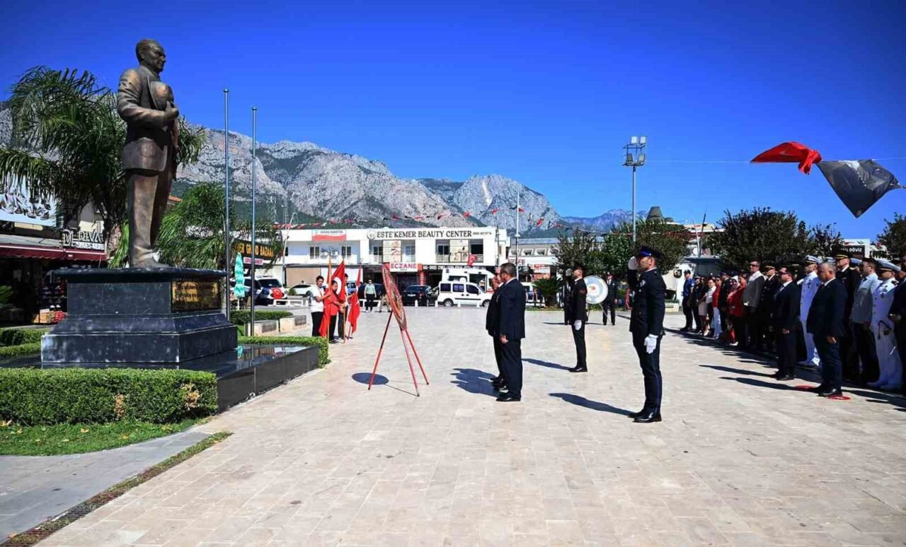Kemer’de 30 Ağustos Zafer Bayramı’nın 104’üncü yıl dönümü kutlamaları, Cumhuriyet