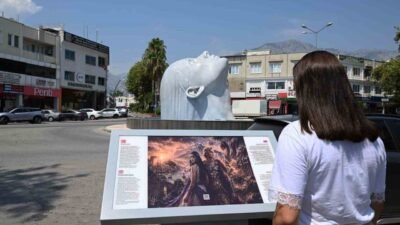 Kemer’de mitolojik bir aşk hikayesinden ilham alınarak hazırlanan Henna Heykeli,