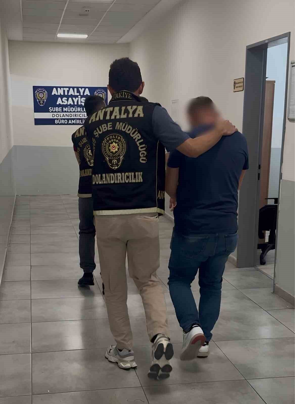 Antalya’da kendilerini beyaz eşya servis yetkilisi olarak tanıtıp vatandaşları dolandıran