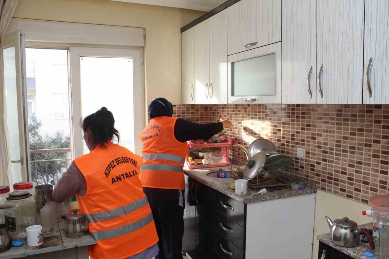 Kepez Belediyesi Sağlık Merkezi, doktor muayenesinden pansumana, ambulanstan engelli ulaşımına,