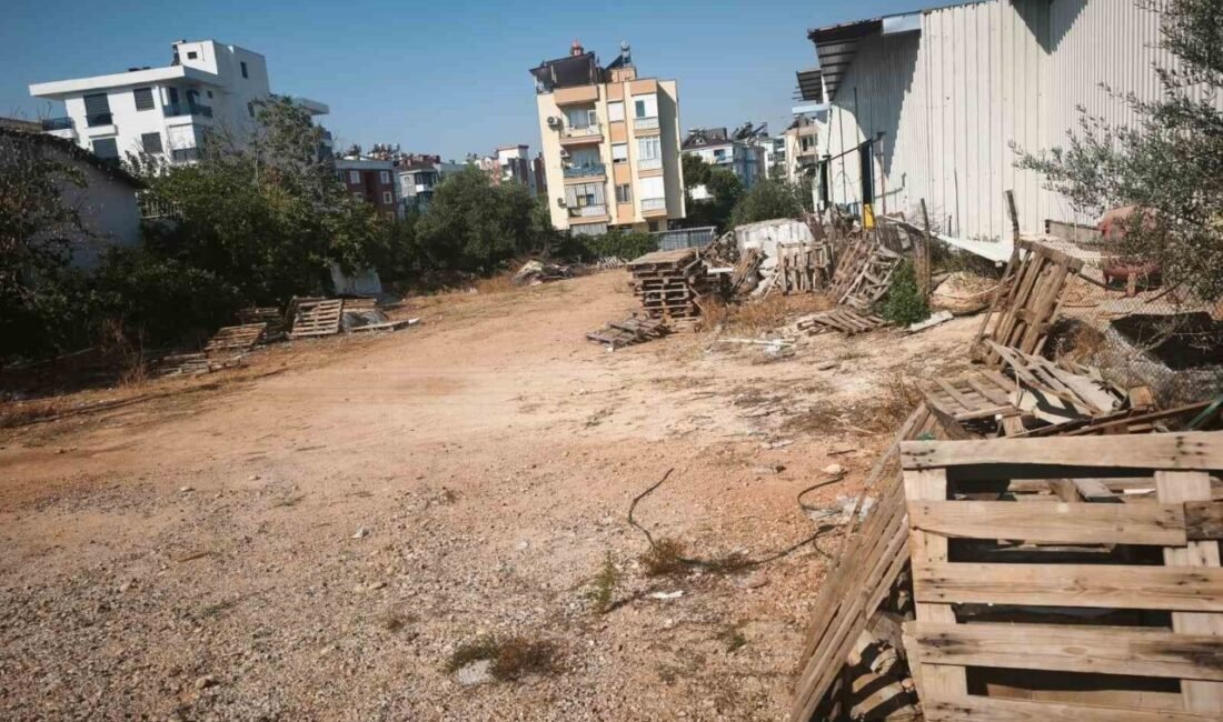 Kepez Belediyesi, Aktoprak Mahallesi’nde çevre kirliliğine ve kamu alanlarının işgaline