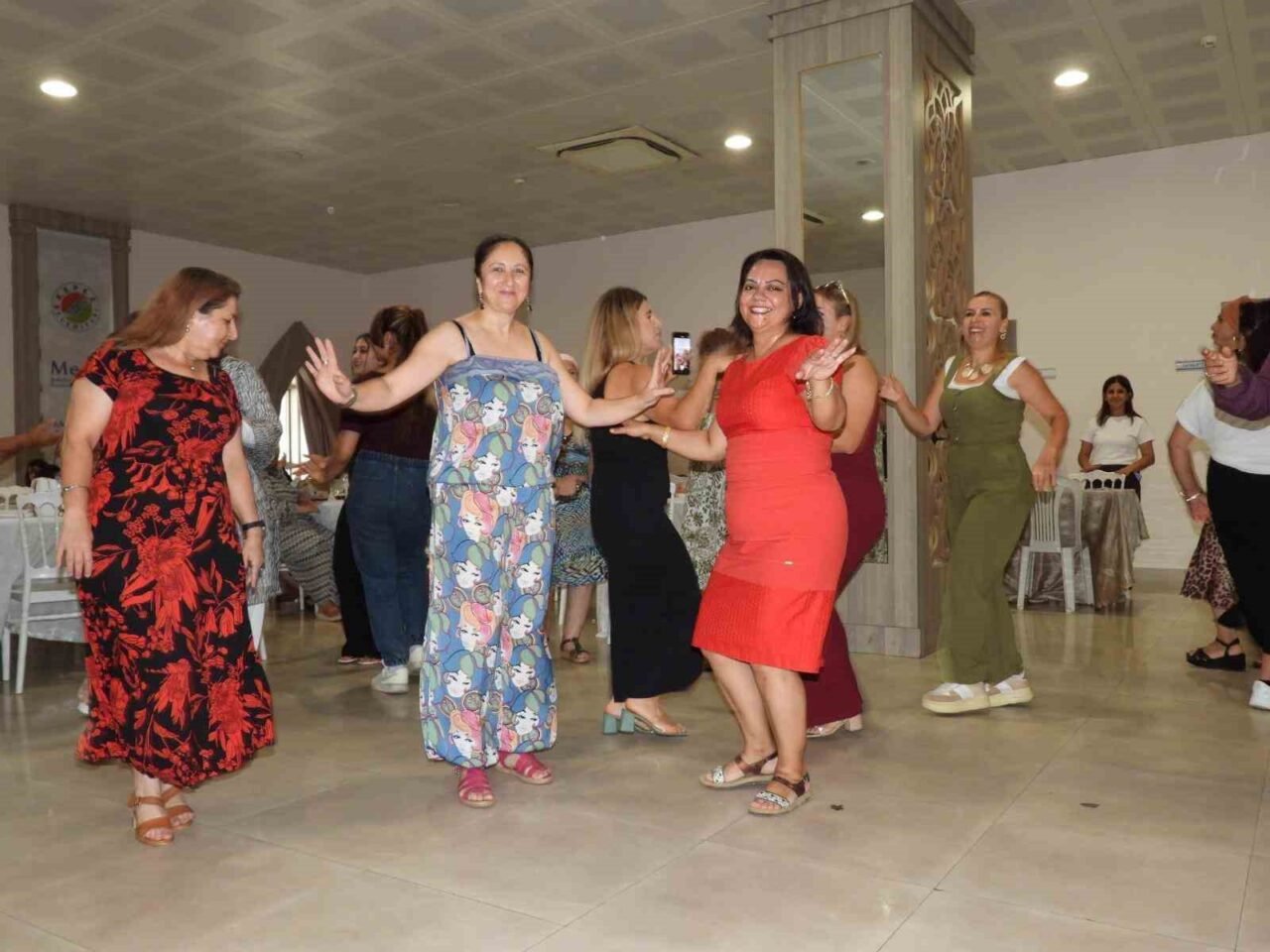 Kepez'de kadınlara moral dolu matine