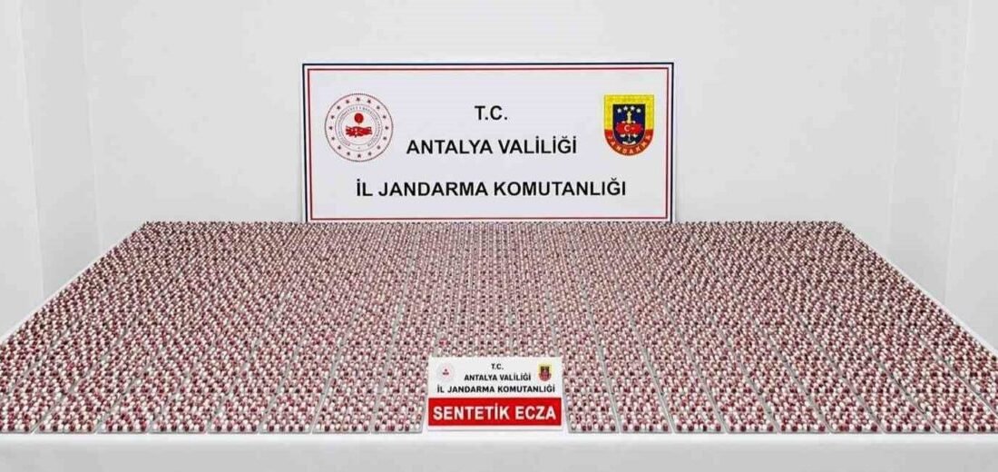 Antalya’nın Kepez ilçesinde yürütülen çalışmalarda binlerce adet uyuşturucu hap ele