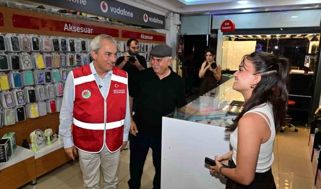 Kepez Belediye Başkanı Mesut Kocagöz, Sütçüler Mahallesi esnafını ziyaret ederek