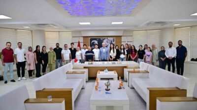 Kepez Belediye Başkanı Mesut Kocagöz, belediyenin destek eğitim kurslarında LGS