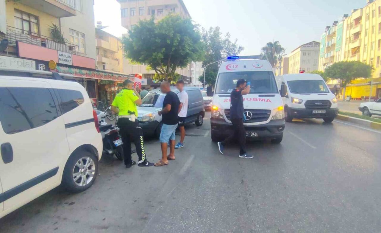 Antalya’nın Manavgat ilçesinde kırmızı ışık ihlali yapan hafif ticari aracın