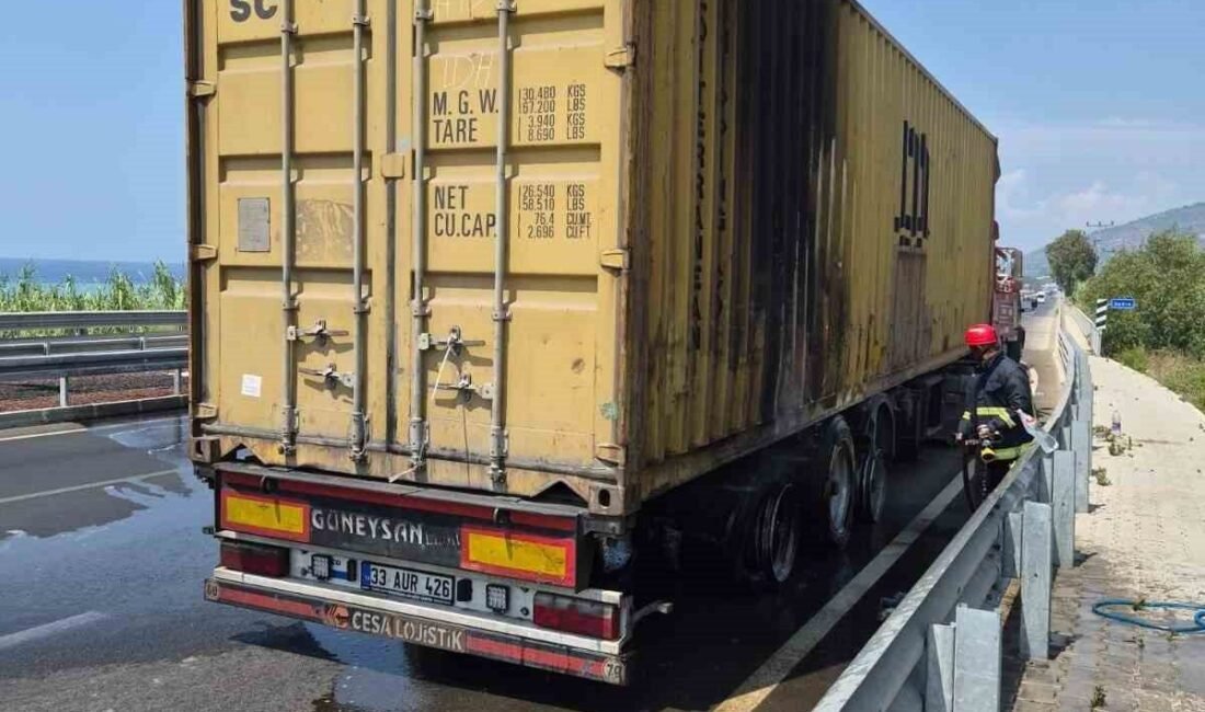 Antalya’nın Alanya ilçesinde seyir halindeki kömür yüklü tırın lastiğinin patlaması