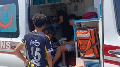 Antalya’nın Manavgat ilçesinde yoldaki çukur nedeniyle devrilen motosiklette bulunan 14