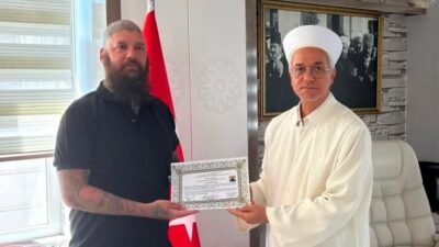 Antalya’nın Manavgat ilçesine tatil için gelen Macaristan uyruklu Petrin Kornel,