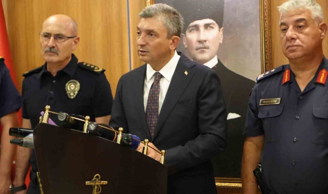 Antalya Valisi Hulusi Şahin, son dönemde sahillere büyük miktarda vuran