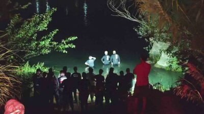 Antalya’nın Manavgat ilçesinde Manavgat Şelalesi’nin ortasındaki adacıkta su seviyesinin yükselmesi