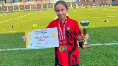 Düzce’de devam eden U15-U13 Okçuluk Türkiye Şampiyonasında Manavgatlı sporcu Elif