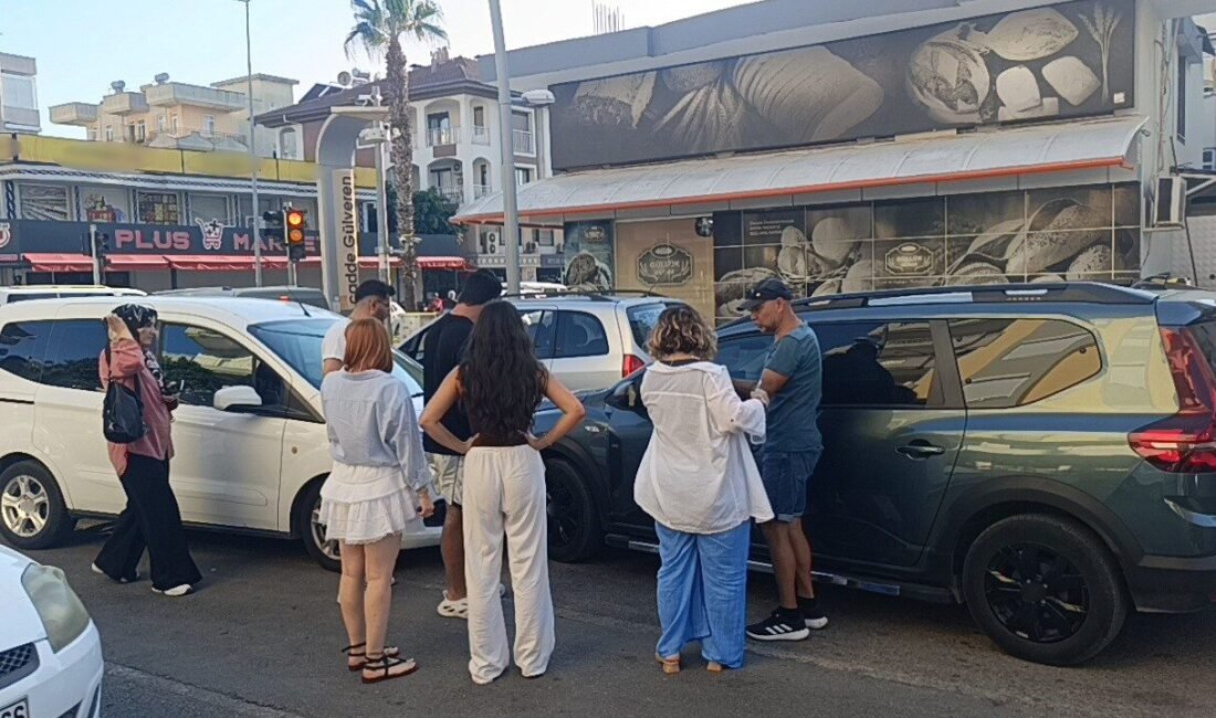 Antalya’nın Manavgat ilçesinde sürücüsünün direksiyon hakimiyetini kaybetmesi sonucu karşı şeride