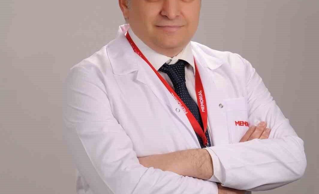 Masa başında uzun süre hareketsiz çalışmanın omurga sağlığını olumsuz etkileyebileceğini