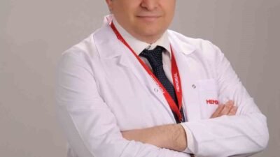 Masa başında uzun süre hareketsiz çalışmanın omurga sağlığını olumsuz etkileyebileceğini