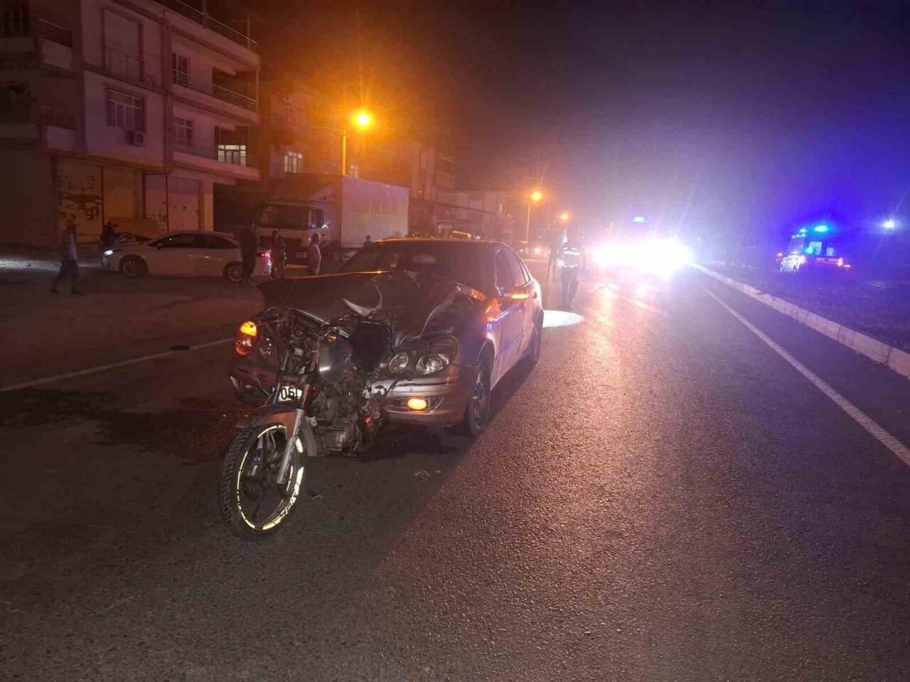 Antalya’nın Manavgat ilçesinde otomobilin arkadan çarptığı motosiklette bulunan 18 yaşındaki
