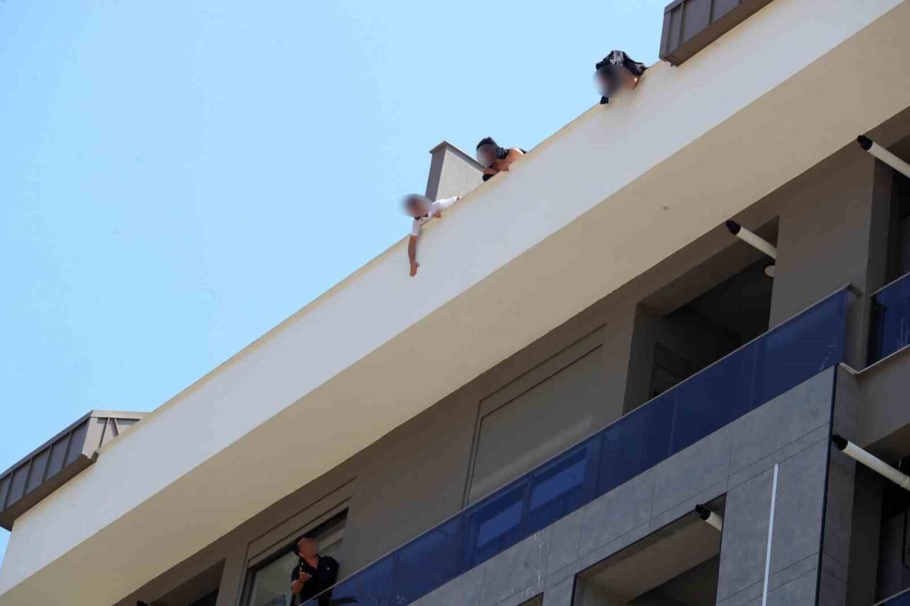 Antalya’da bir grup işçi aylardır çalışmalarına rağmen paralarını alamadığı gerekçesi