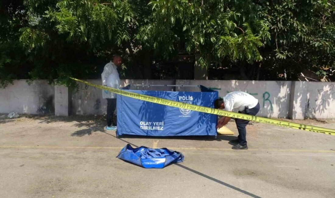 Antalya’nın Muratpaşa ilçesinde pazar alanında bir kişi ölü bulundu. Üzerinden