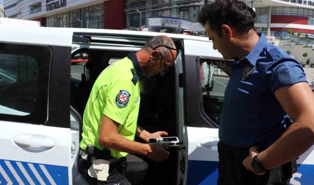 Antalya’da polisin ’dur’ ihtarına uymayarak kaçan sürücü, yaklaşık 300 metre