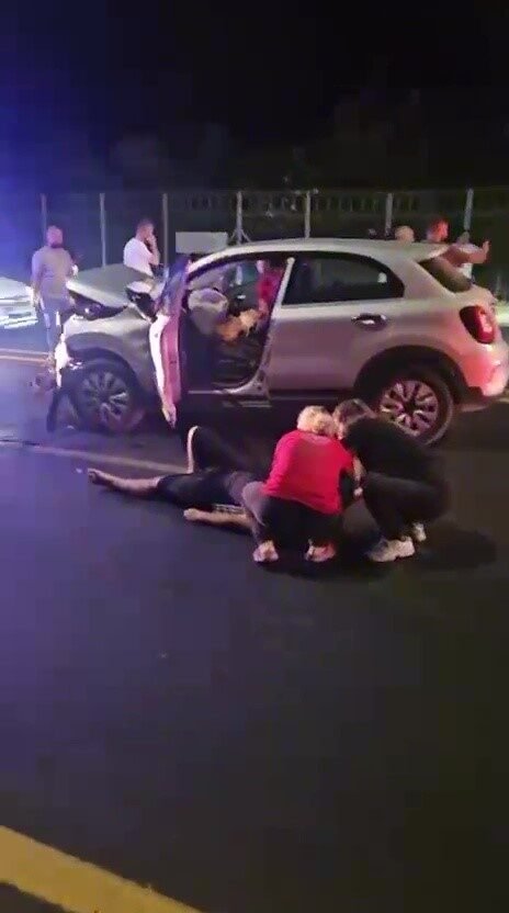 Serik'te otomobil ile VIP araç çarpıştı: 10 kişi yaralandı
