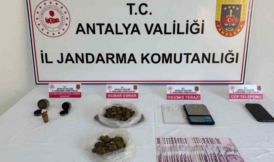 Antalya’nın Serik ilçesinde jandarma ekiplerince düzenlenen uyuşturucu operasyonunda gözaltına alınan