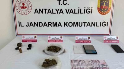 Antalya’nın Serik ilçesinde jandarma ekiplerince düzenlenen uyuşturucu operasyonunda gözaltına alınan
