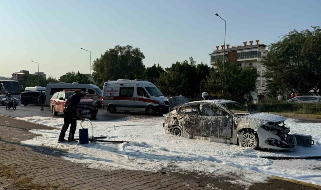 Seyir halindeyken aniden alev alan otomobildeki 4 kişi yaralandı; Serik’te