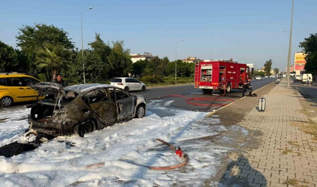 Antalya’nın Serik ilçesinde seyir halindeyken aniden alev alan LPG’li otomobildeki