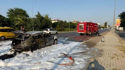 Antalya’nın Serik ilçesinde seyir halindeyken aniden alev alan LPG’li otomobildeki
