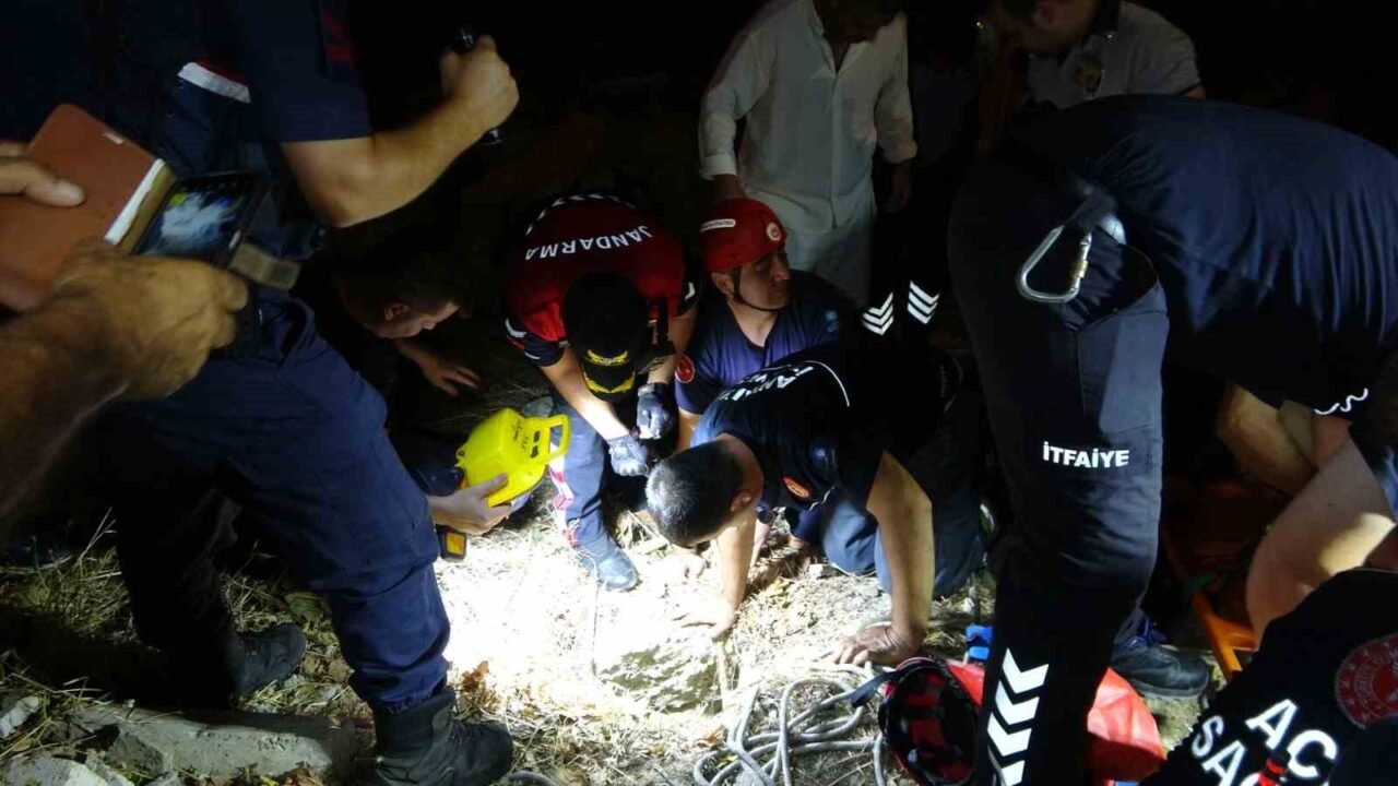 Side Antik Kent'te kuyuya düşen çocuğa nefes kesen kurtarma operasyonu