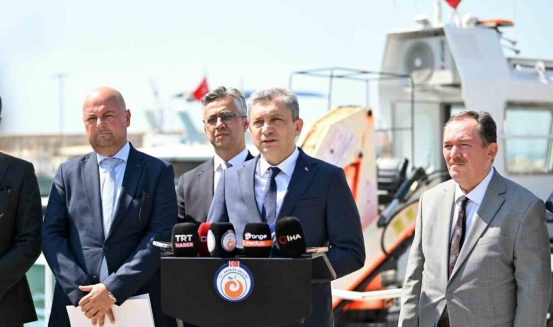 Antalya deniz çöpü toplama çalışması son 10 günde 27 metreküp