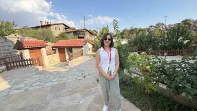 Akdeniz Üniversitesi Hukuk Fakültesinden mezun olan Zeynep Ocak, Hacı Bayram