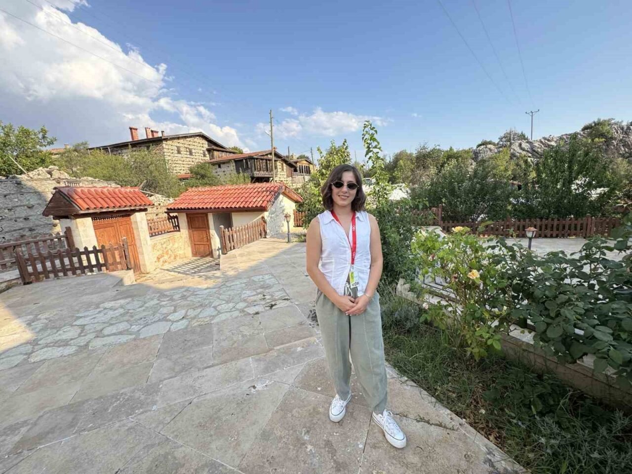 Akdeniz Üniversitesi Hukuk Fakültesinden mezun olan Zeynep Ocak, Hacı Bayram
