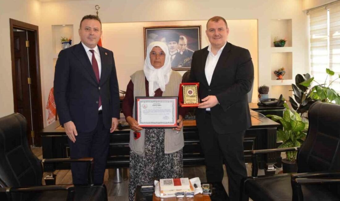 Antalya’nın Korkuteli ilçesinde hayırsever Ayşe Arslan, tarlasını Jandarma Asayiş Vakfı’na