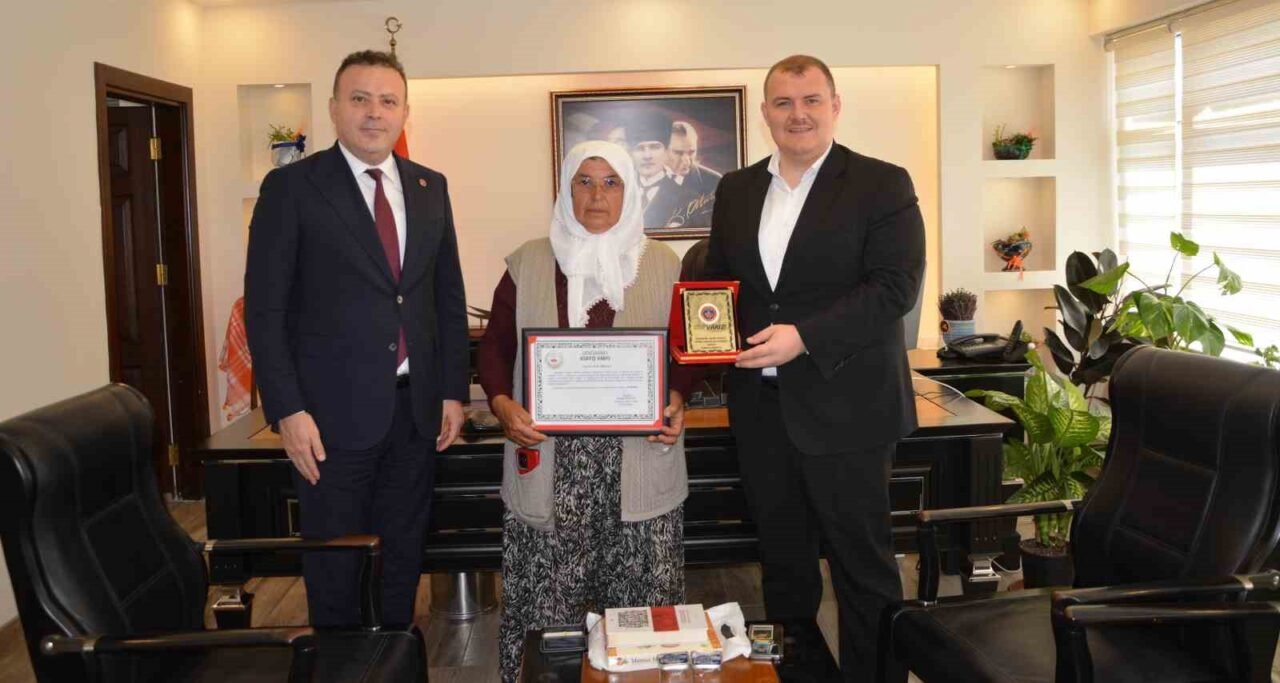 Antalya’nın Korkuteli ilçesinde hayırsever Ayşe Arslan, tarlasını Jandarma Asayiş Vakfı’na