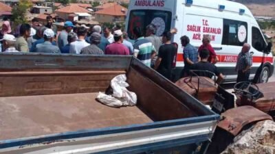 Antalya’nın Korkuteli ilçesinde tır ile traktörün çarpışması sonucu meydana gelen